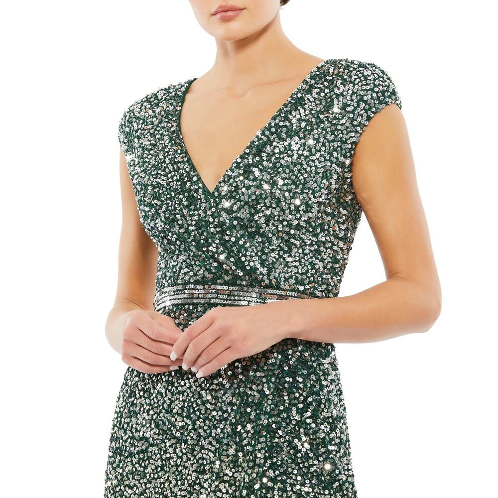 NEW Mac Duggal 5489 Sequin V-Neck Sheath Gown in Forest Green Size 6 - Picture 3 of 13